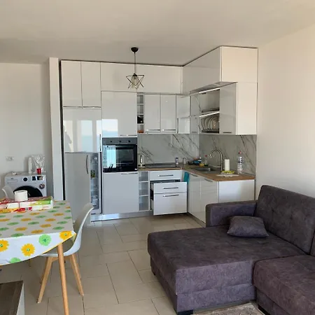 Direct Sea View Apartmán *