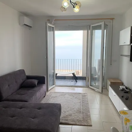Direct Sea View